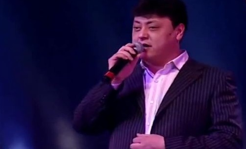 ئەنۋەر ھاكىمنىڭ كونا كۈيلىرىدىن «مەن باراي»