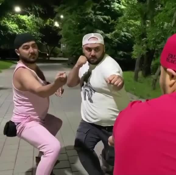 دوست تۇتقاندا تاللاپ تۇتمىسا مانا مۇشۇنداق بولىدۇ😂😂